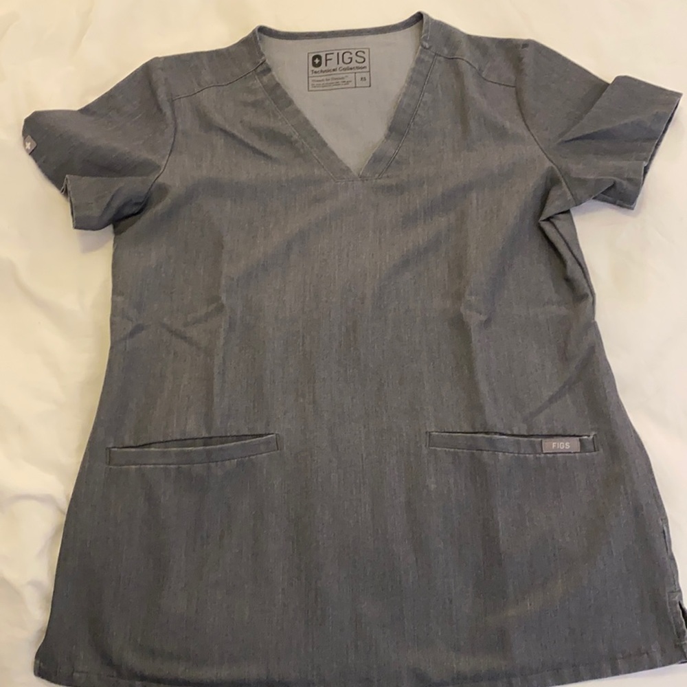 Womens FIGS graphite limited edition 3 pocket scrub top, worn 1x great condition